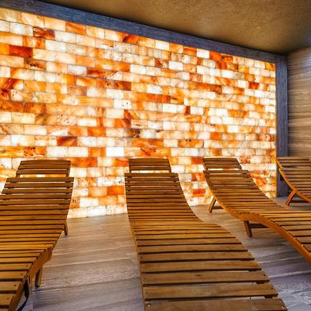 Blue Premium Pool Sauna Fitness Free Колобжег Экстерьер фото